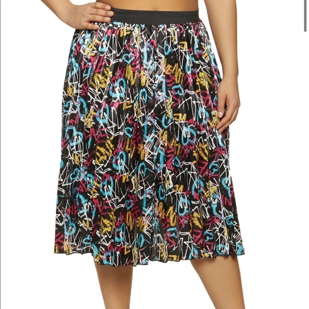 Plus size graffiti skirt